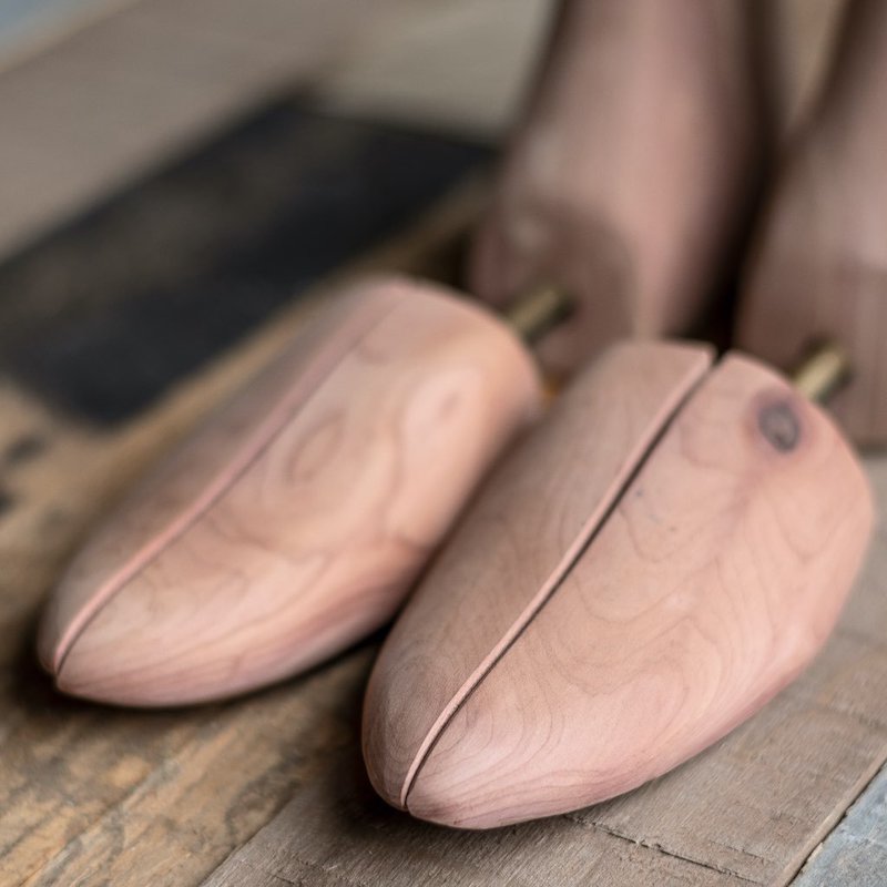 cedar shoe tree