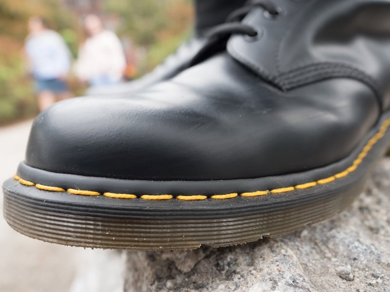 dr martens toe