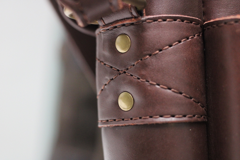 cravar fc15 messenger bag rivets