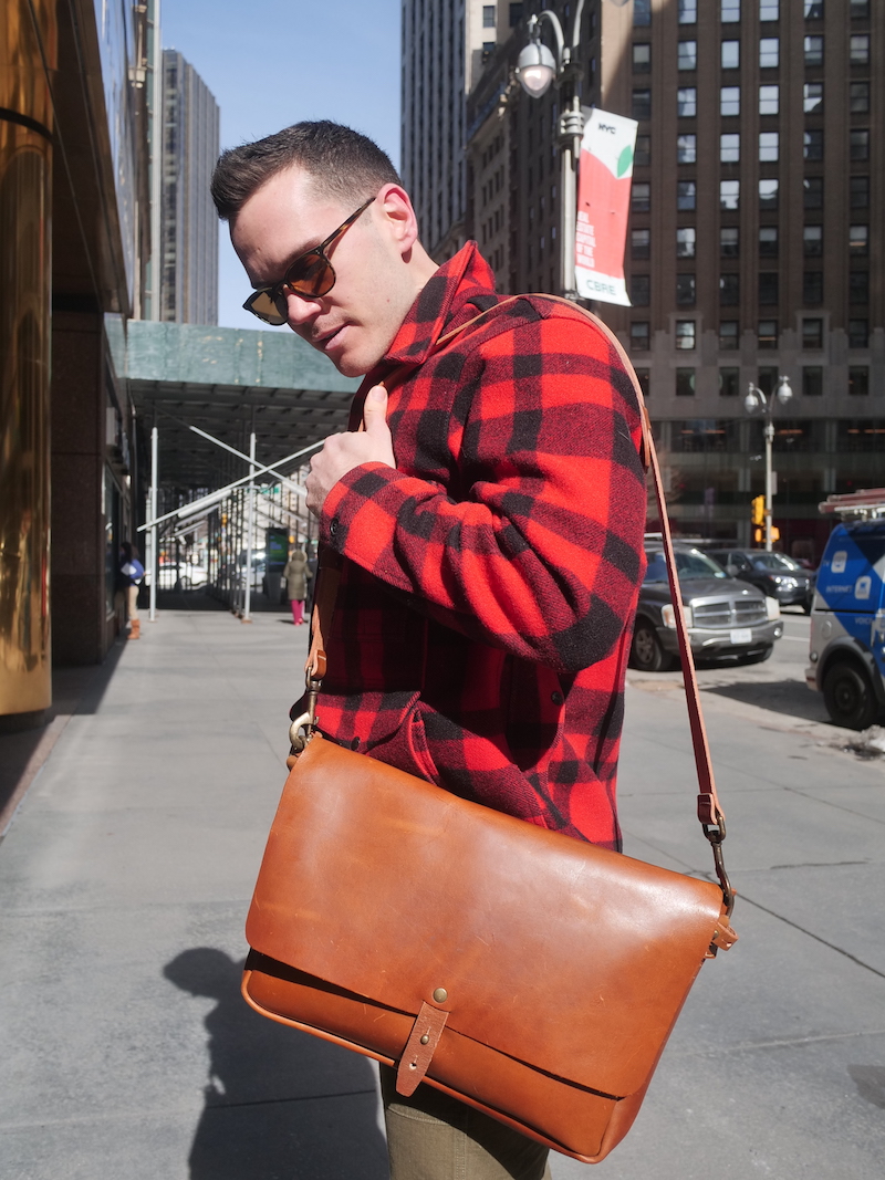 wp standard messenger bag carrying