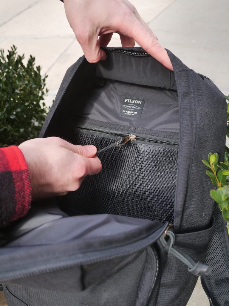 filson dryden laptop compartment