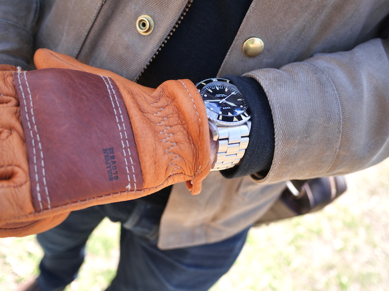 vaer d7 arctic swiss diver watch with glove