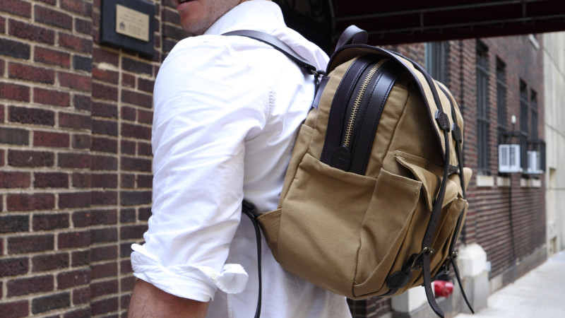 Filson Rucksack Riding Up, tight straps