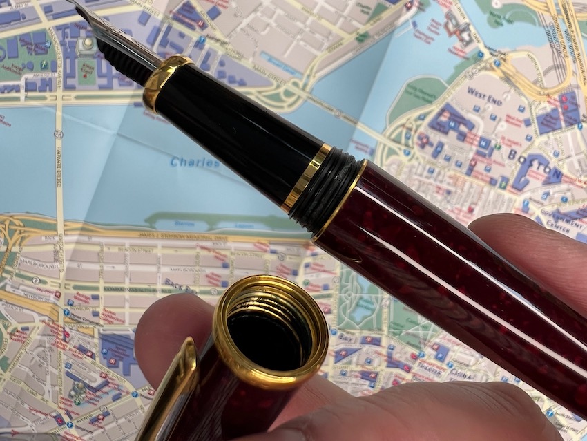 Screw cap on the Cartier Diabolo fountain pen