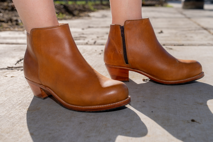 adelante granada womens bootie