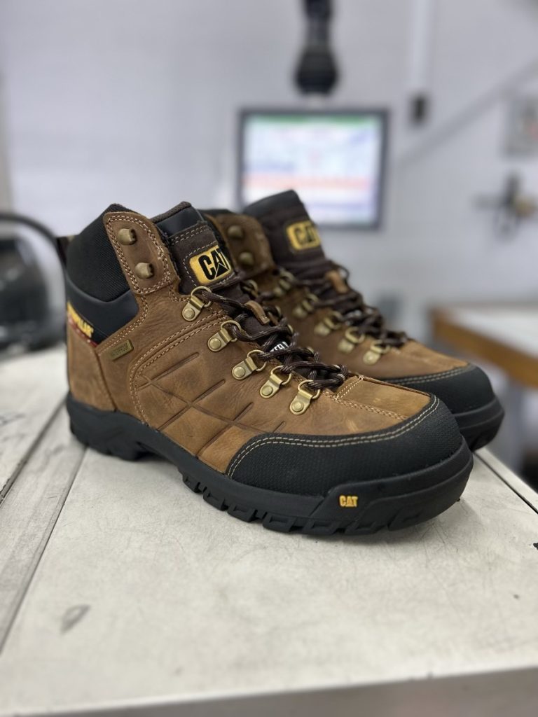 cat threshold boots