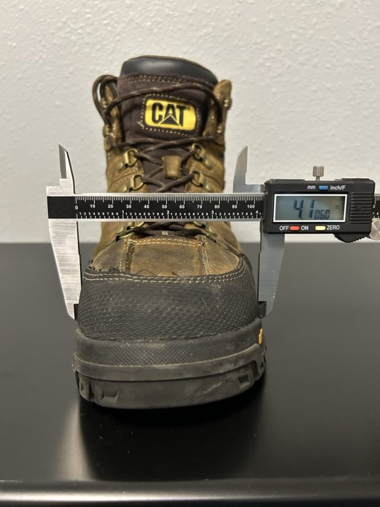 cat threshold boots Toe box width