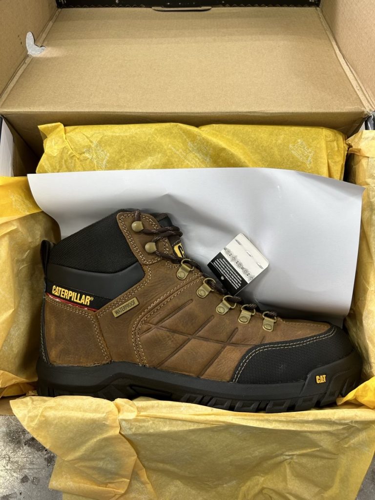 cat threshold boots in shoebox