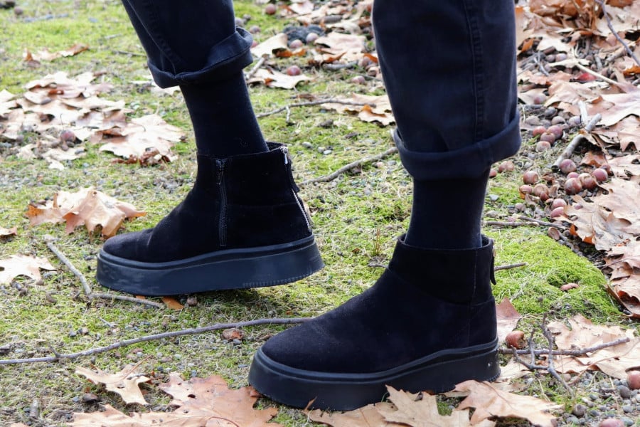 black vagabond stacy boot  with side zip leaves