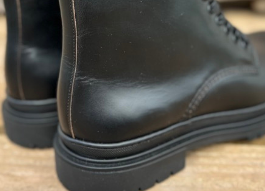 Black Horween leather wrinkles