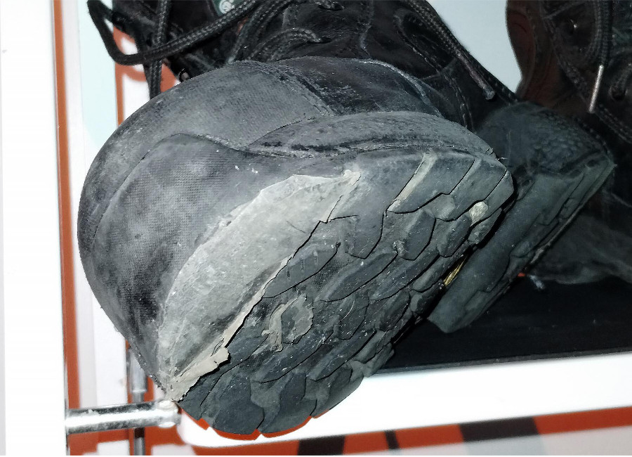 Exo lite worn down sole at the toe