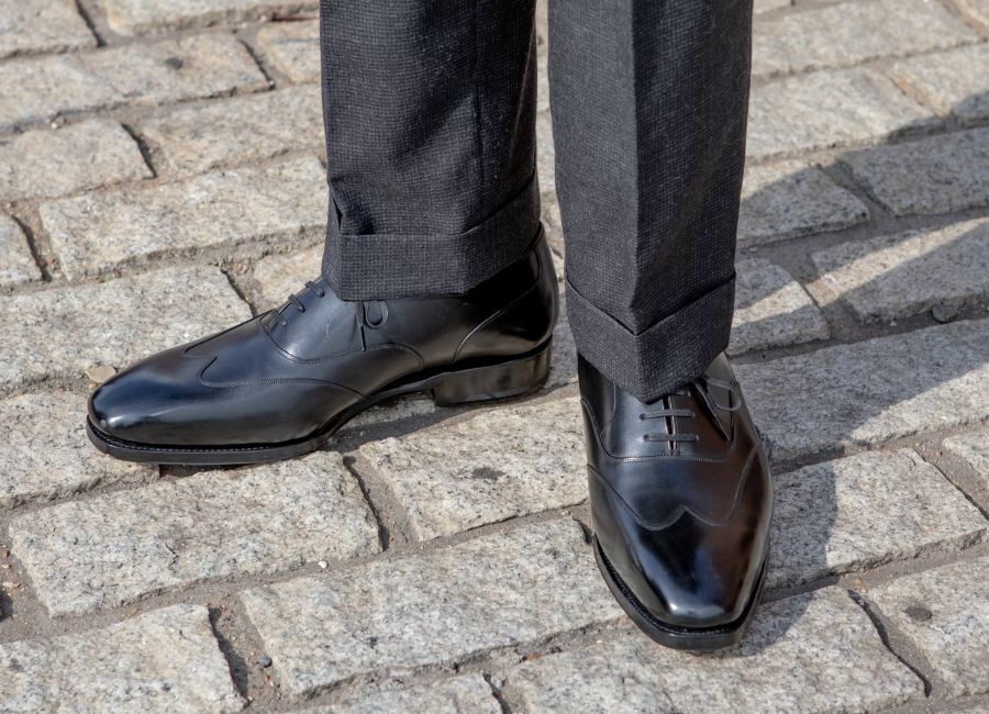 More formal black austerity wingtips