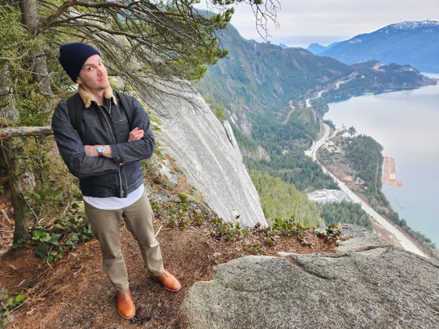 Freenote rj2 jacket on a hike with scenic nature view background